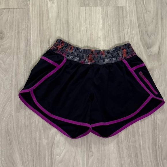 Lululemon Tracker Shorts III 4-Way Stretch Regal Plum Sz 6 Rare 2015 Release - Picture 6 of 8